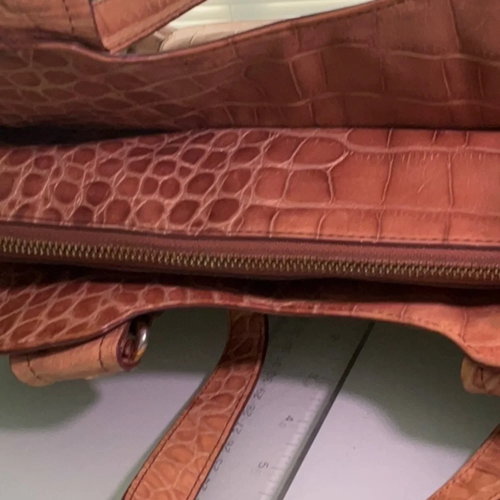 Cole Haan tan colored croc embossed leather purse with gold hardware - Picture 6 of 6